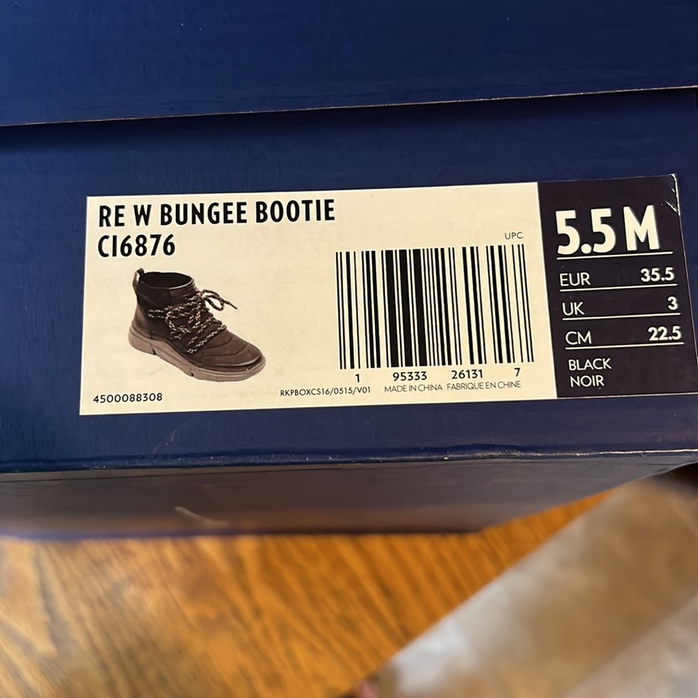 Women’s or girls Sz 5.5 ROCKPORT  BOOTS. NWT AND BOX. - Picture 6 of 6